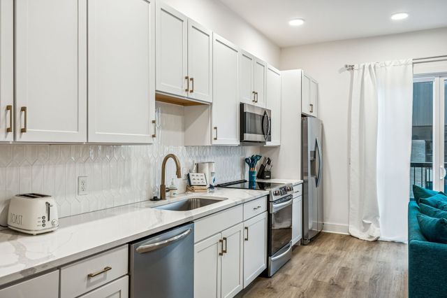 815 Main St Apt 402, Nashville, TN 37206