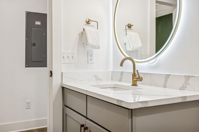 815 Main St Apt 402, Nashville, TN 37206