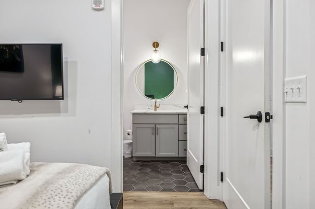 815 Main St Apt 402, Nashville, TN 37206