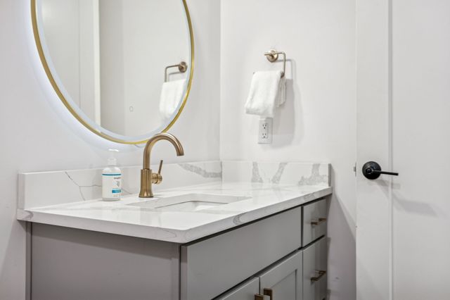 815 Main St Apt 402, Nashville, TN 37206