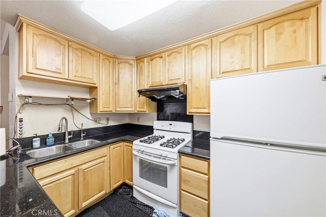 32 Brownfield Lane, Pomona, CA 91766