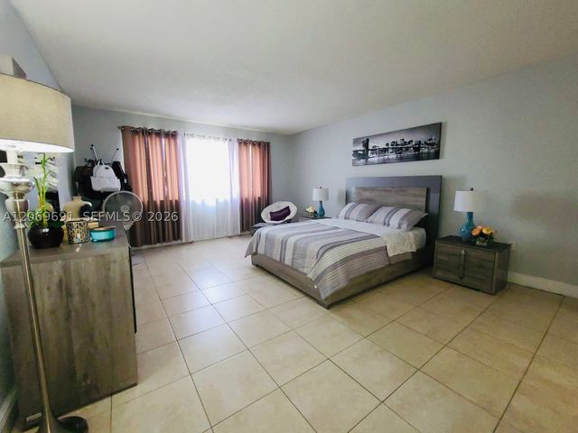 7000 NW 186th St 4-323, Hialeah, FL 33015