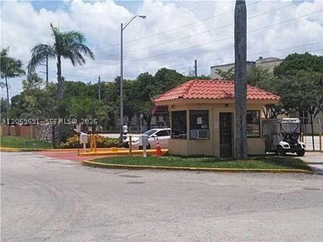 7000 NW 186th St 4-323, Hialeah, FL 33015
