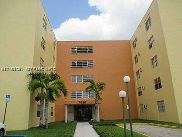 7000 NW 186th St 4-323, Hialeah, FL 33015