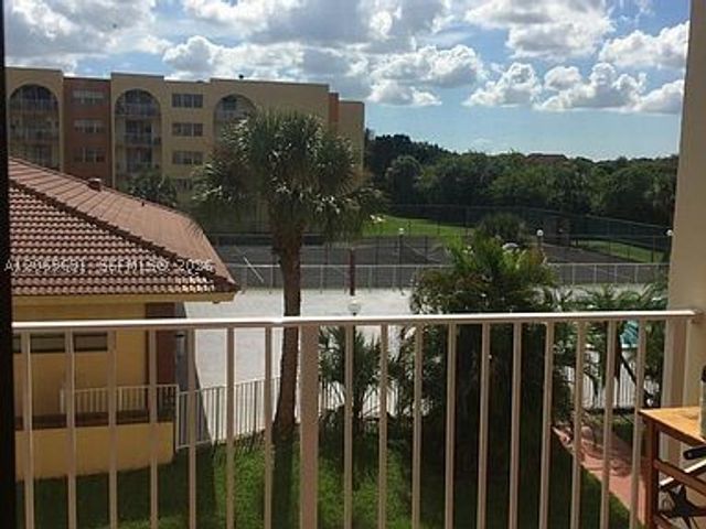 7000 NW 186th St 4-323, Hialeah, FL 33015