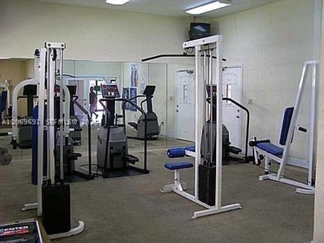 7000 NW 186th St 4-323, Hialeah, FL 33015