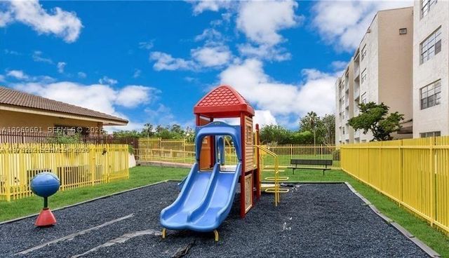 7000 NW 186th St 4-323, Hialeah, FL 33015