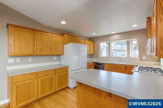 4995 Ward Dr NE, Salem, OR 97305