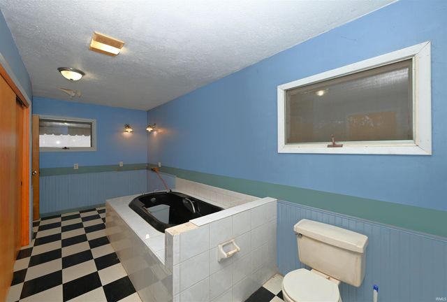 13788 W State Road 14, Medaryville, IN 47957