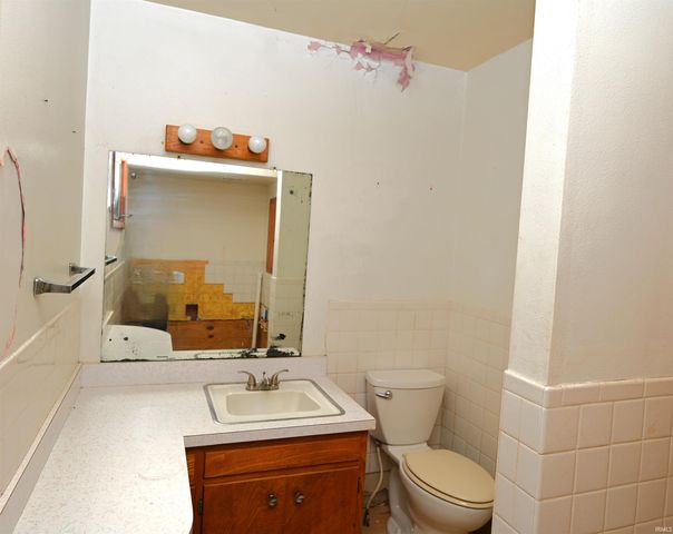 13788 W State Road 14, Medaryville, IN 47957