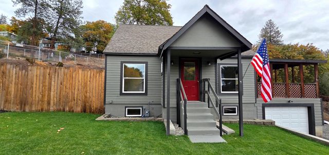 860 N Elm St, Colville, WA 99114