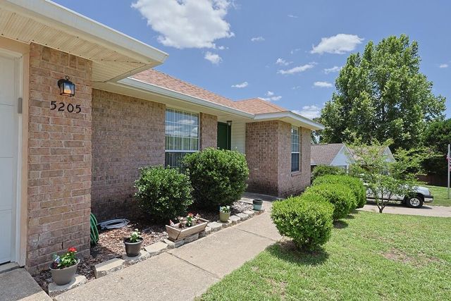 5205 Whitehurst Lane, Crestview, FL 32536