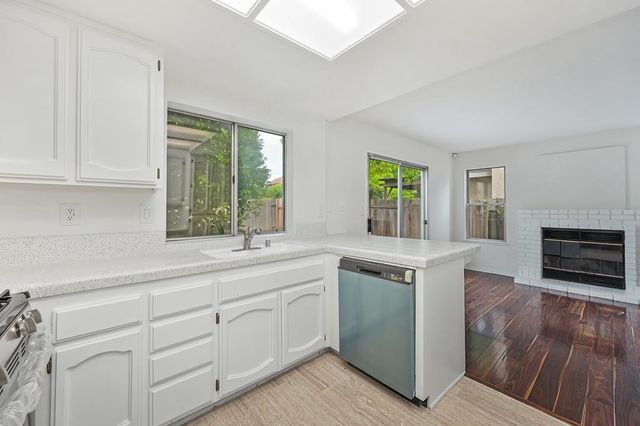 8584 Sunnybrae Dr, Sacramento, CA 95823