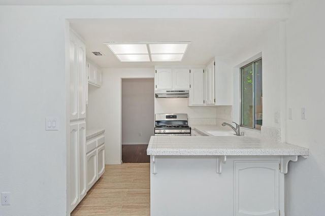 8584 Sunnybrae Dr, Sacramento, CA 95823