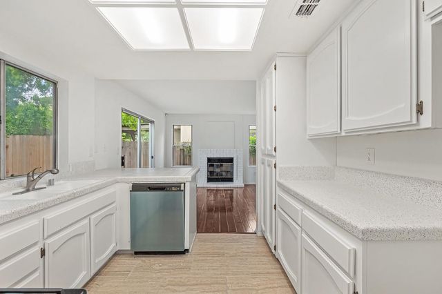 8584 Sunnybrae Dr, Sacramento, CA 95823