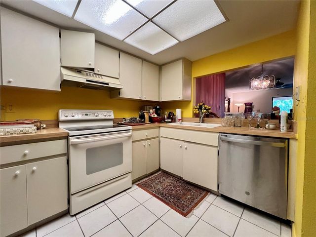 2650 COUNTRYSIDE BOULEVARD B302, Clearwater, FL 33761