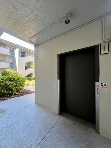 2650 COUNTRYSIDE BOULEVARD B302, Clearwater, FL 33761