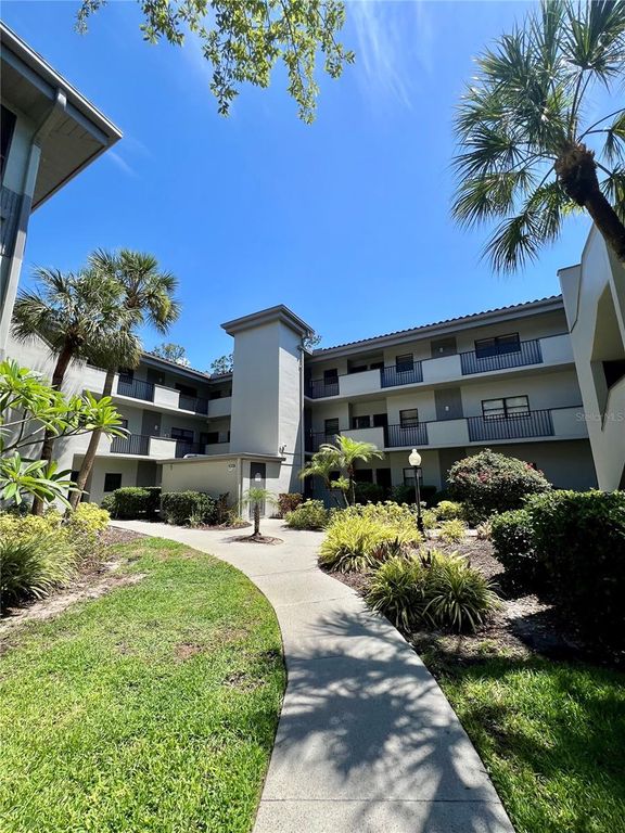 2650 COUNTRYSIDE BOULEVARD B302, Clearwater, FL 33761