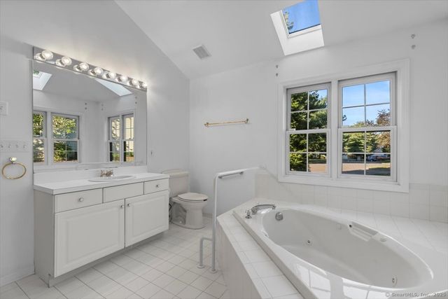 39 L Hermitage Drive 39, Shelton, CT 06484