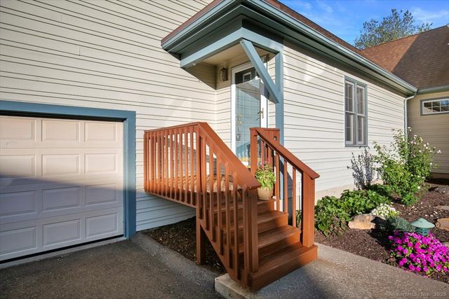 39 L Hermitage Drive 39, Shelton, CT 06484