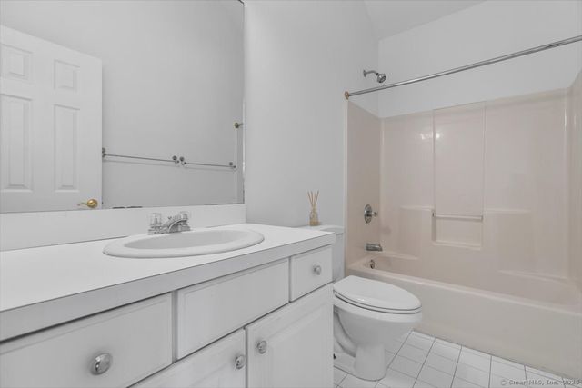 39 L Hermitage Drive 39, Shelton, CT 06484