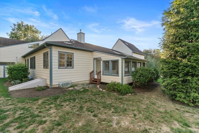 39 L Hermitage Drive 39, Shelton, CT 06484