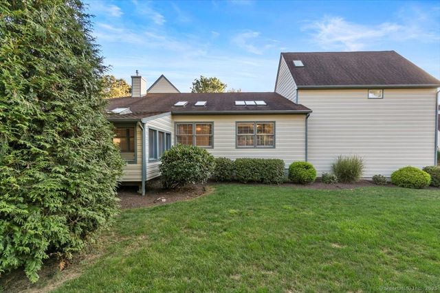 39 L Hermitage Drive 39, Shelton, CT 06484