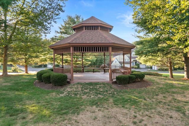 39 L Hermitage Drive 39, Shelton, CT 06484