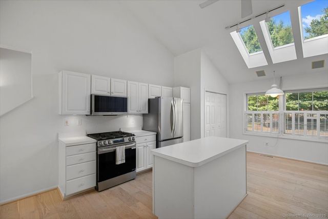 39 L Hermitage Drive 39, Shelton, CT 06484