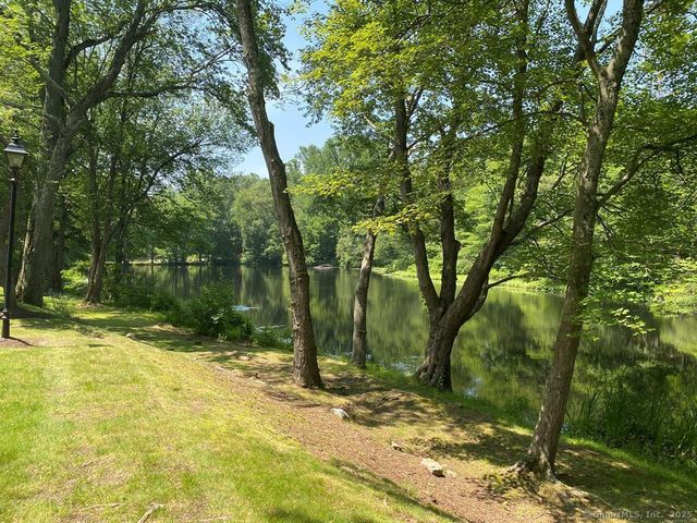 39 L Hermitage Drive 39, Shelton, CT 06484