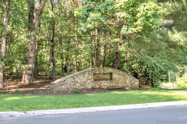 39 L Hermitage Drive 39, Shelton, CT 06484