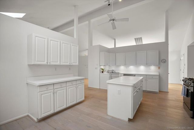 39 L Hermitage Drive 39, Shelton, CT 06484