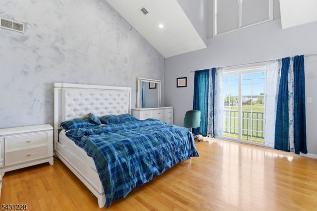 7 Harbor Front Ct. Unit C7 C7, Elizabeth City, NJ 07206