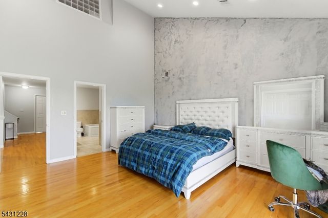 7 Harbor Front Ct. Unit C7 C7, Elizabeth City, NJ 07206