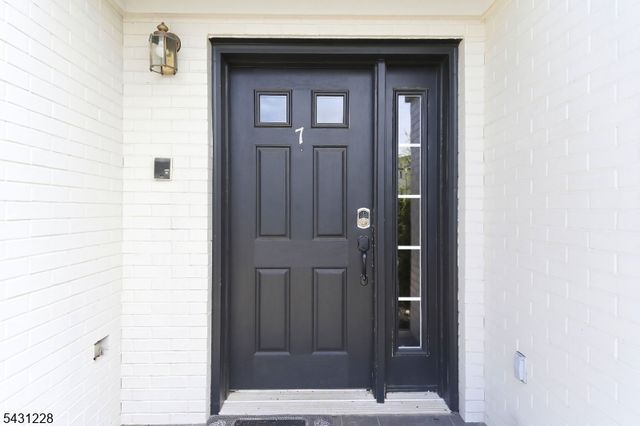 7 Harbor Front Ct. Unit C7 C7, Elizabeth City, NJ 07206