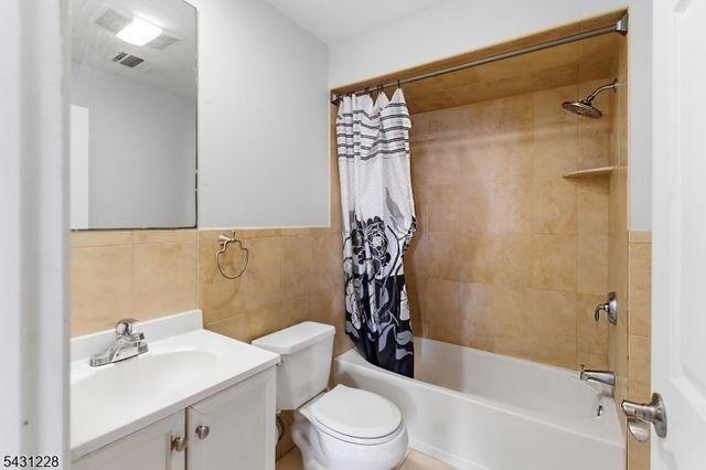 7 Harbor Front Ct. Unit C7 C7, Elizabeth City, NJ 07206