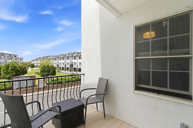 7 Harbor Front Ct. Unit C7 C7, Elizabeth City, NJ 07206