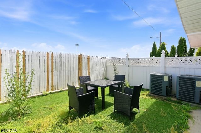 7 Harbor Front Ct. Unit C7 C7, Elizabeth City, NJ 07206