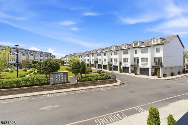 7 Harbor Front Ct. Unit C7 C7, Elizabeth City, NJ 07206