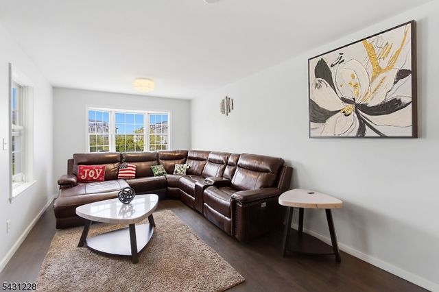 7 Harbor Front Ct. Unit C7 C7, Elizabeth City, NJ 07206