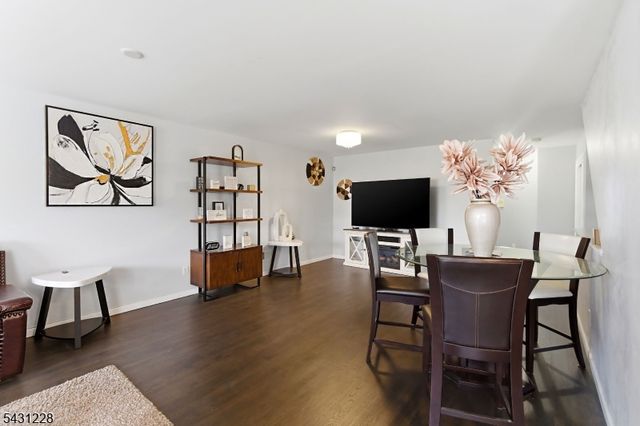 7 Harbor Front Ct. Unit C7 C7, Elizabeth City, NJ 07206