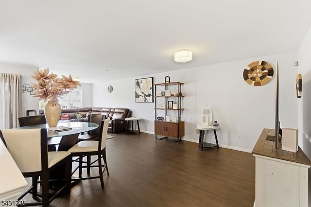 7 Harbor Front Ct. Unit C7 C7, Elizabeth City, NJ 07206