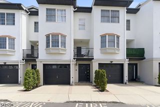 7 Harbor Front Ct. Unit C7 C7, Elizabeth City, NJ 07206