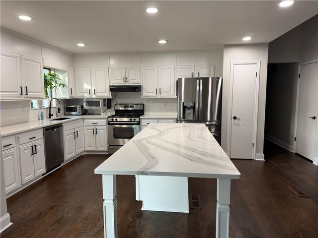 1020 Park Forest Drive NW, Lilburn, GA 30047