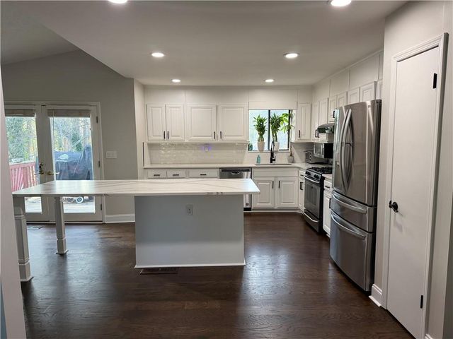 1020 Park Forest Drive NW, Lilburn, GA 30047