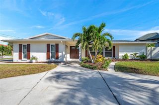 910 OAKWOOD DRIVE, Largo, FL 33770