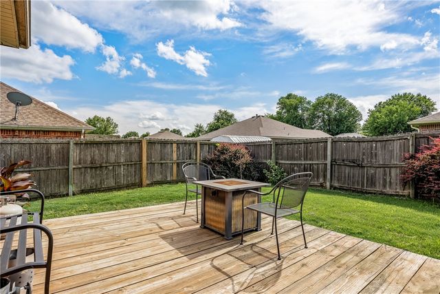 2633 N Shadow Crest Drive, Fayetteville, AR 72704