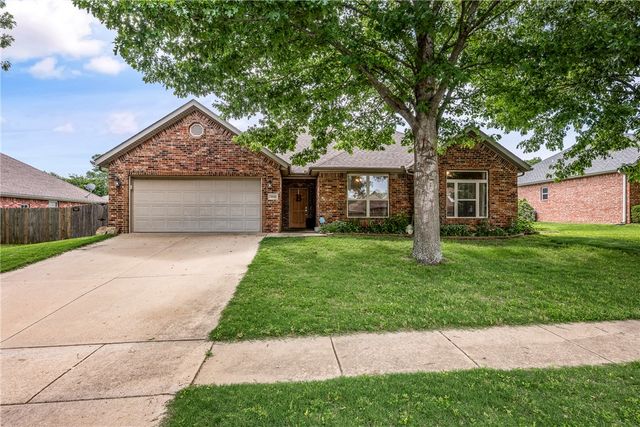 2633 N Shadow Crest Drive, Fayetteville, AR 72704