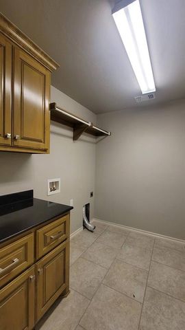 8720 SW 66th Place, Oklahoma City, OK 73169