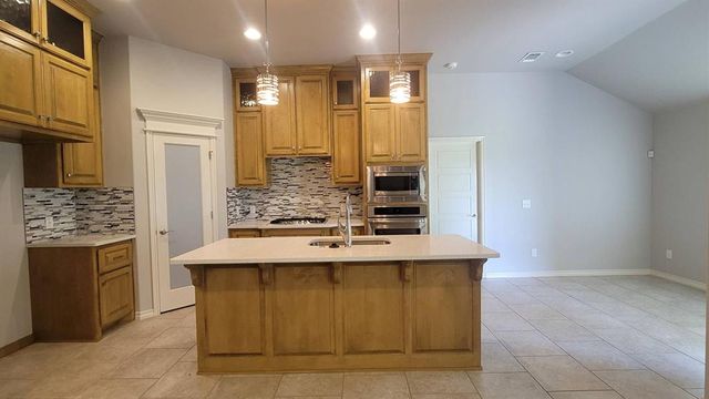 8720 SW 66th Place, Oklahoma City, OK 73169